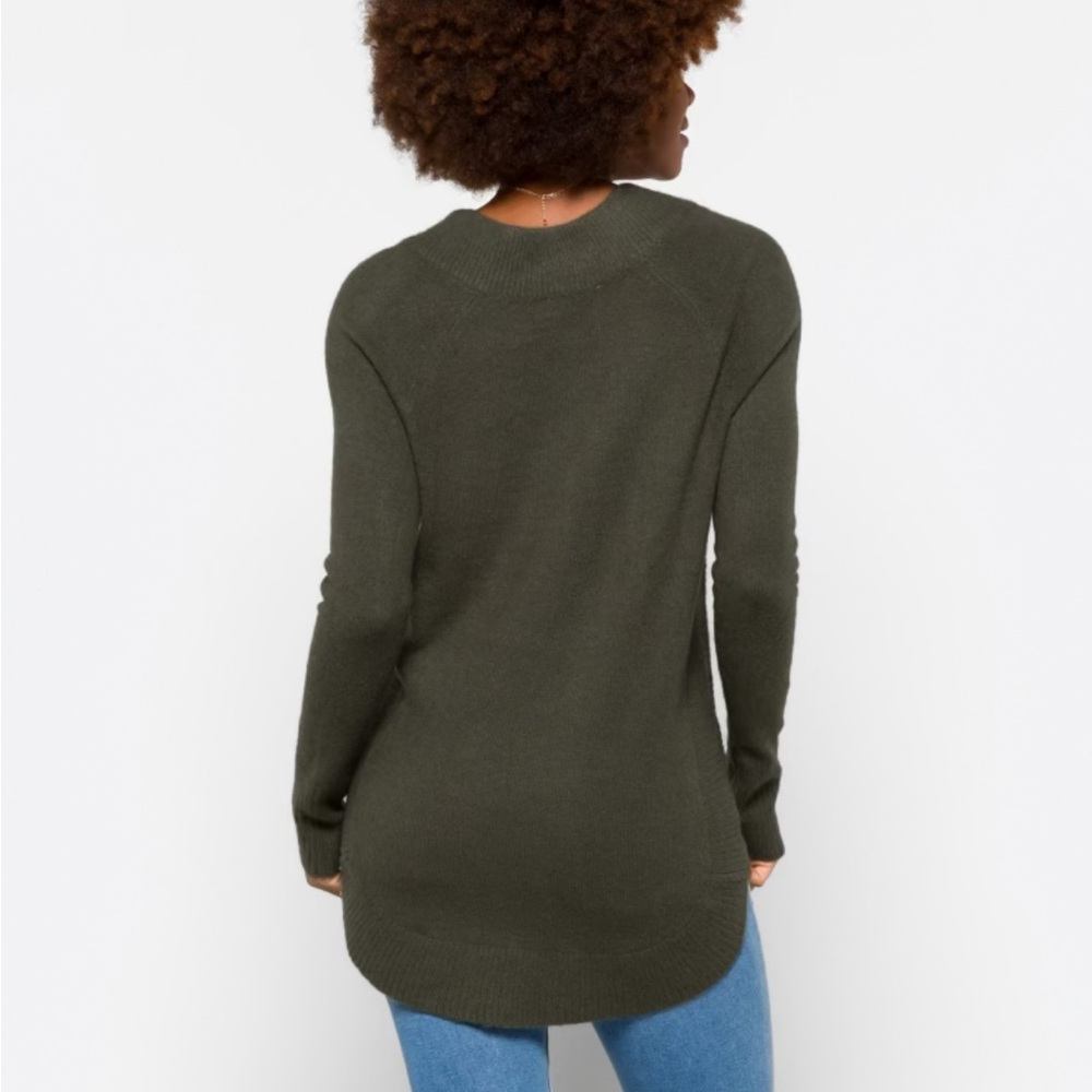 RD Style Janet V-Neck Sweater - Picture 2 of 6